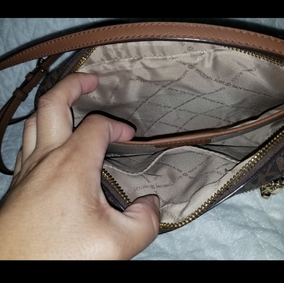 Michael Kors Shoulder Bag & Wallet - Picture 5 of 9
